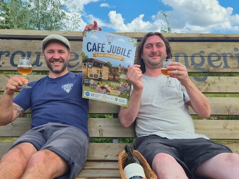Johnathan Van der Borght van Curieuzegeuze en Sam De Cuyper van Brouwerij Angerik, waar Café Jubilé op 22 augustus plaatsvindt.