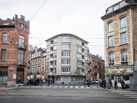 Er zijn sporen van Abrini gevonden op het appartement in Schaarbeek, waar de spijkerbommen voor de aanslag op Zaventem werden gemaakt.