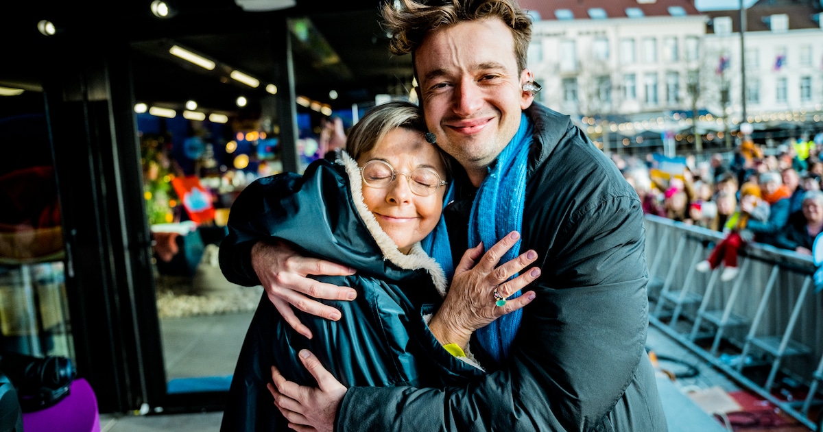 De Warmste Week-presentator Robin (29) krijgt bezoek van mama Ingeborg ...