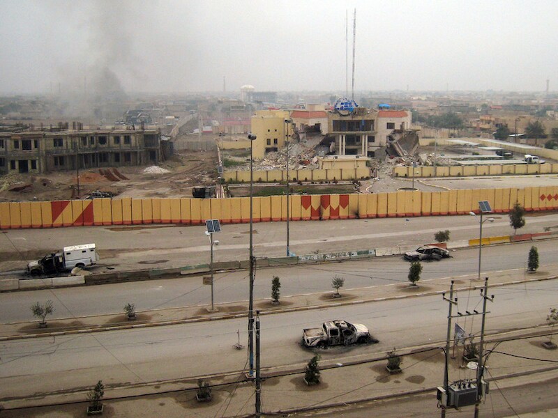 De brandende stad Fallujah.