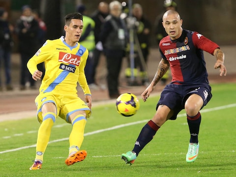 Onze landgenoot Nainggolan zit op de huid van Callejon.