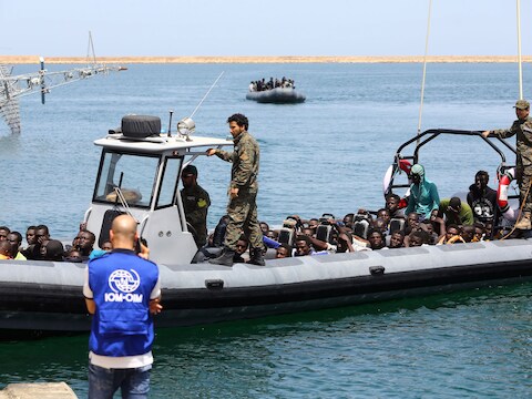 Deze migranten konden vandaag wél gered worden door de Libische kustwacht. Voor een andere vluchtelingenboot in nood waren niet genoeg middelen voorhanden.