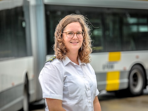 Buschauffeur Sarah (34) brengt weggelopen jongen (8) in veiligheid in Brugge: “Het voelde even alsof ik hem verraden had”