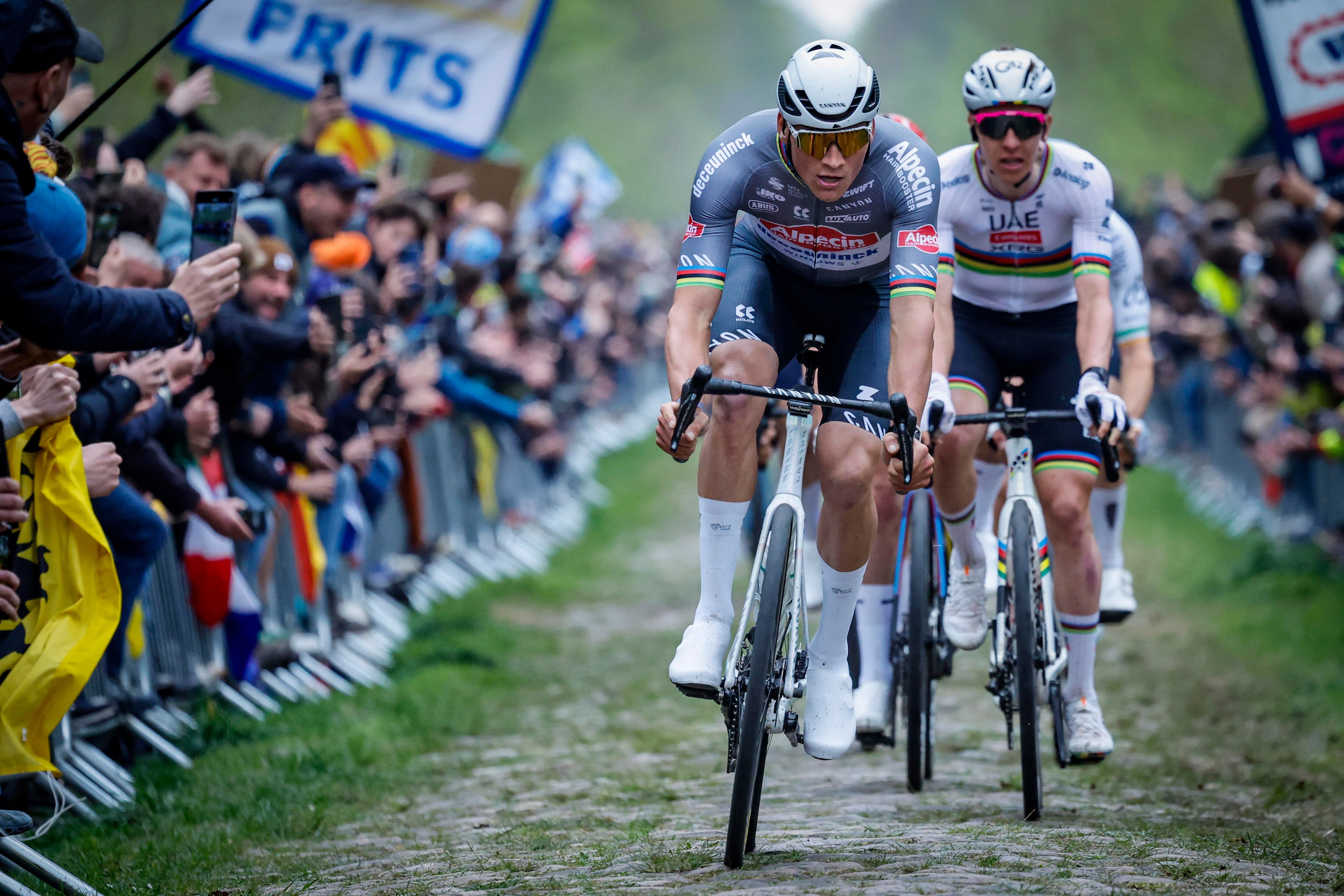 Het Bos andermaal als scherprechter: Van der Poel rolde er met spierballen en legde basis voor zege,