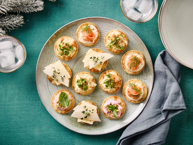 Niet één, maar vier keer feest: blini’s met verschillende smaakvolle toppings