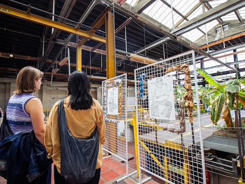 In de expo ‘het heeft niets met kunst te maken’ tonen jonge kunstenaars de schoonheid van het alledaagse.