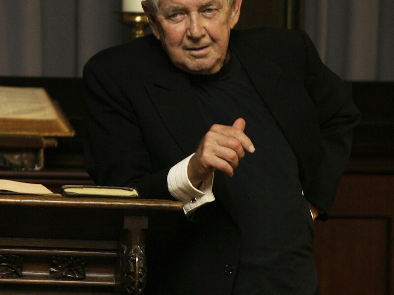 Ralph Waite als dominee in de tv-serie 'Carnivale'.