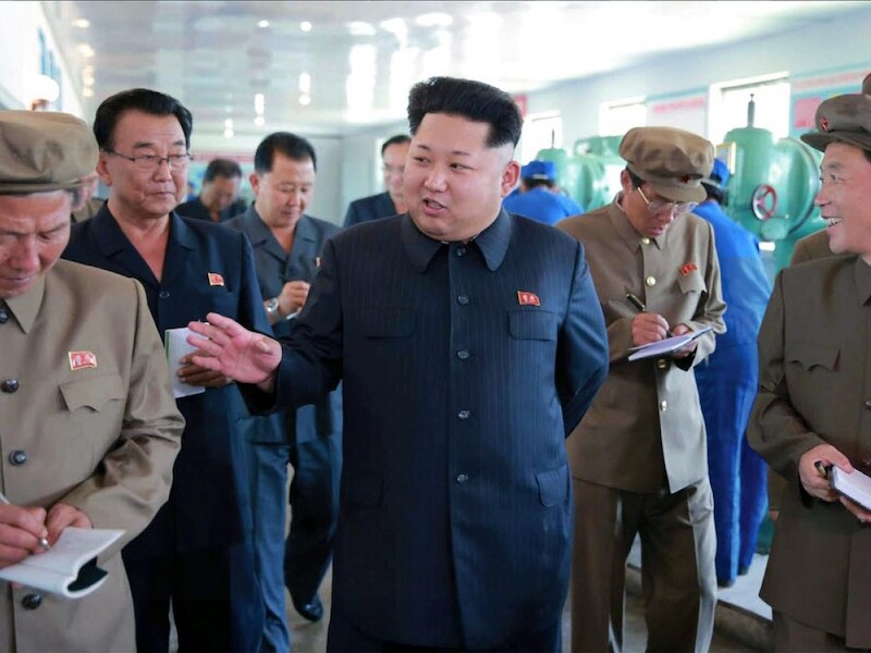 Volgens een ex-inwoner van Noord-Korea zou de macht van 'grote' leider Kim Jong Un aan het afbrokkelen zijn.