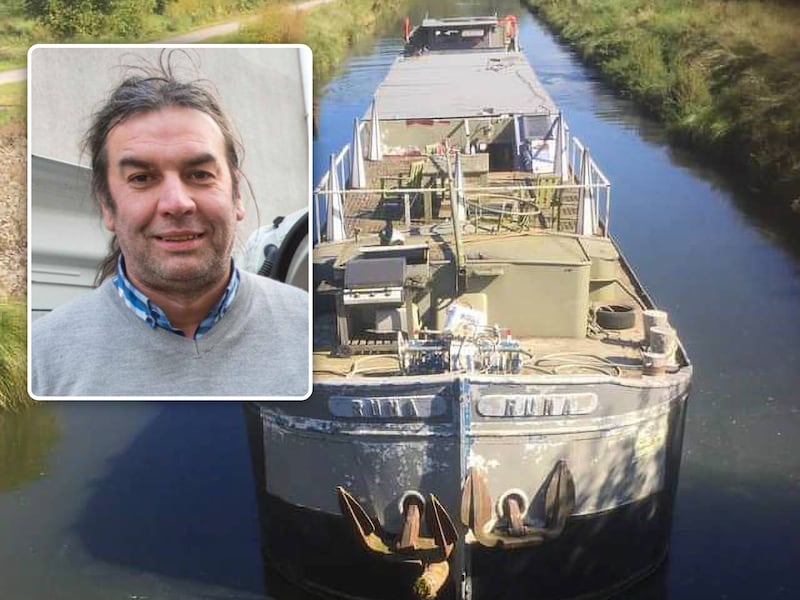 De woonboot die David De Mey (inzetfoto) verkocht. Volgens hem werd de wateraansluiting eind 2016 wel degelijk correct afgesloten.