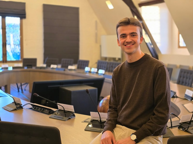 Danté Basslé is de voorzitter van de gemeenteraad.