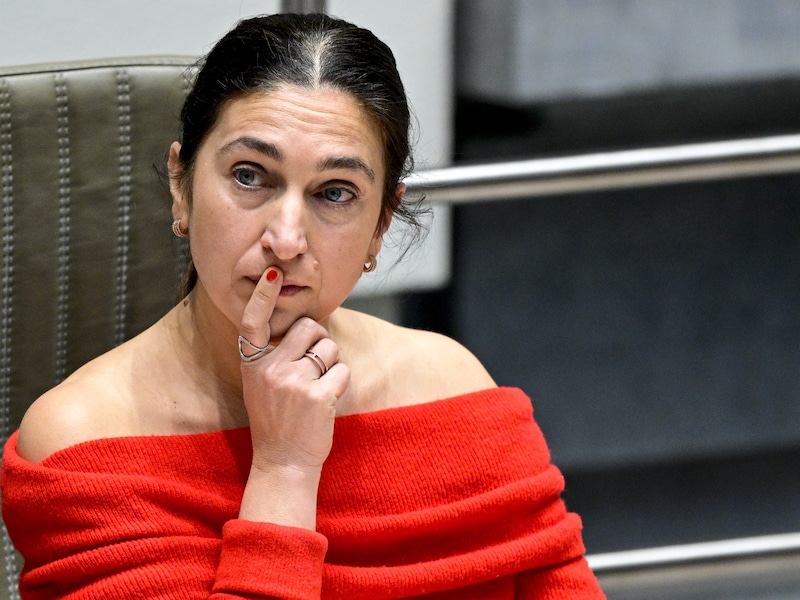 Felle kritiek op keuze van Zuhal Demir voor Thomas More: “Ondoorzichtigheid en zweem van vriendjespolitiek”
