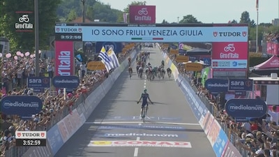 Alec Segaert pakt fantastische ritzege in de Giro met een late uitval!
