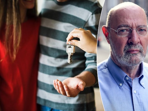 Wie een lening aangaat voor een huis, zal wat dieper in de buidel moeten tasten, merkt ook Jarno (28). John Romain van Immotheker Finotheker (rechts) geeft advies. 