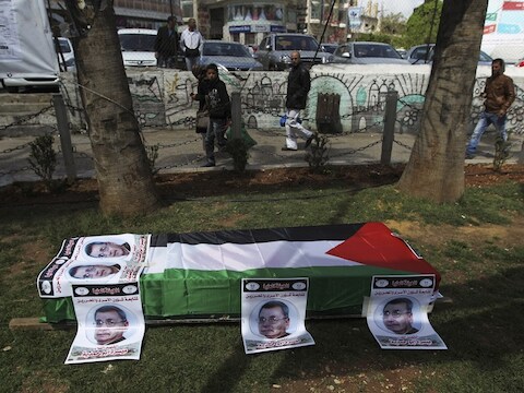 De spanningen worden uitgelokt door de dood van een zieke Palestijn in Israëlische gevangenschap.