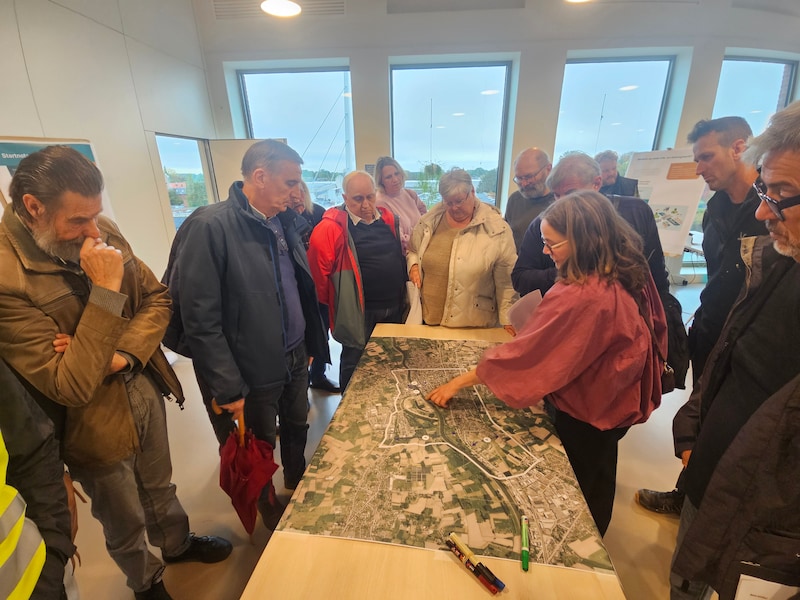 De infomarkt over de nieuwe Scheldebrug in Wetteren.