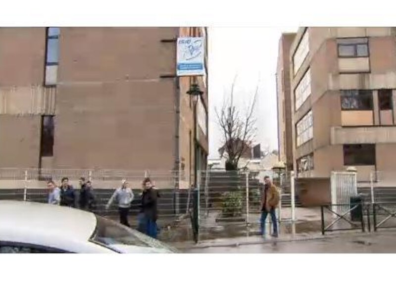 De Industriële hogeschool in de Anderlechtse wijk Kuregem verhuist naar Brussel na tientallen geweldsdelicten door jeugdbendes.