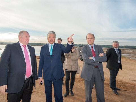 Reynders bracht vandaag een bezoek aan de toekomstige haven van Bronka.