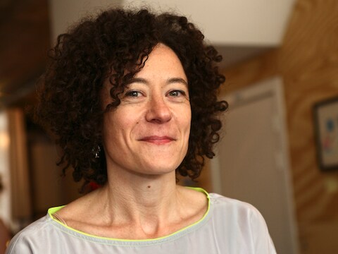 Antwerps sp.a-fractieleidster Yasmine Kherbache wil dat het Antwerps stadsbestuur overlegt met andere centrumsteden.