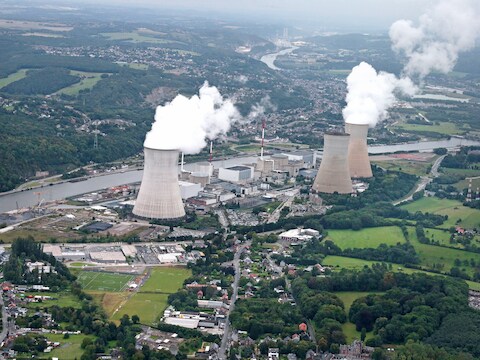 De kerncentrale van Tihange (Hoei) vanuit de lucht.