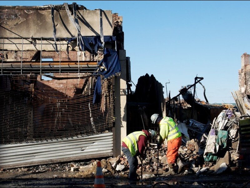 In Rockaway, een wijk in Queens, woedde vorige week nog een zware brand. Nu moeten bejaardentehuizen er geëvacueerd worden voor de nieuwe storm.