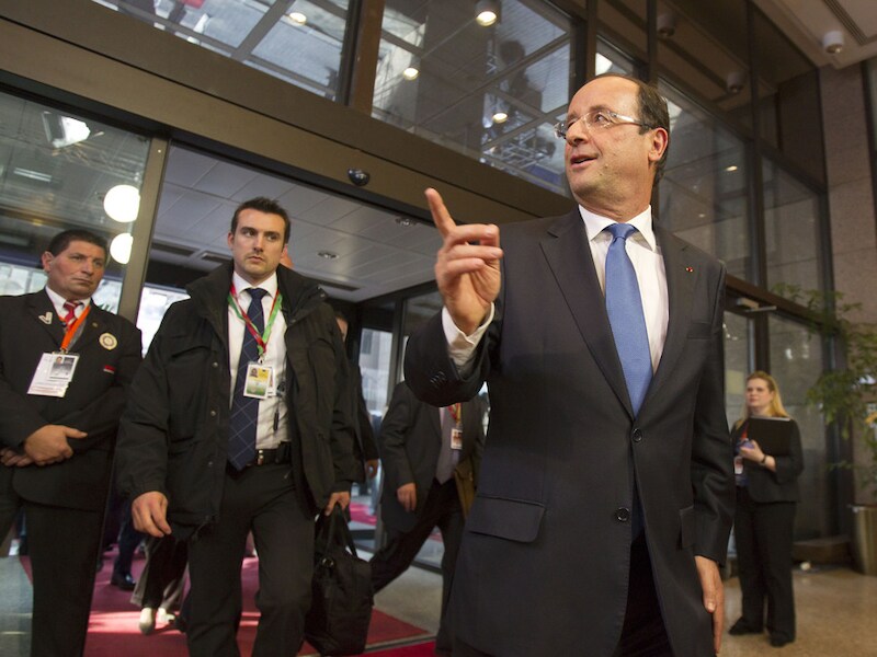 Hollande supportert vanuit Parijs voor 'Les Bleus'.