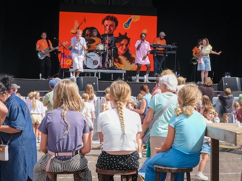 “Dit was gewoon niet goed ingeschat”: VRT annuleert boeking Ketnetband na kritiek over optreden op familiedag van N-VA in Plopsaland