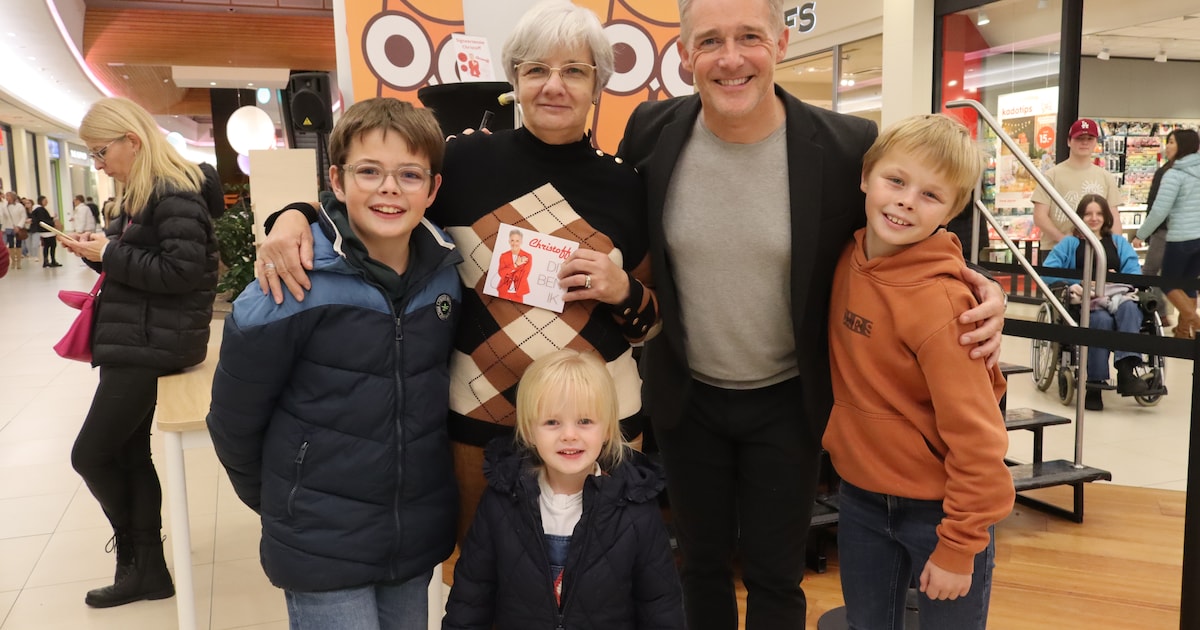 Christoff signeert nieuw album en gaat op foto met fans: “Laatste ...