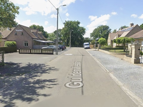 De bestuurster pleegde vluchtmisdrijf in de Guldenvlieslaan.