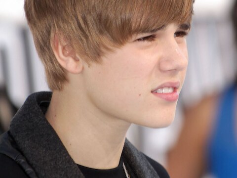 Justin Bieber met zijn asymmetrisch kapsel.