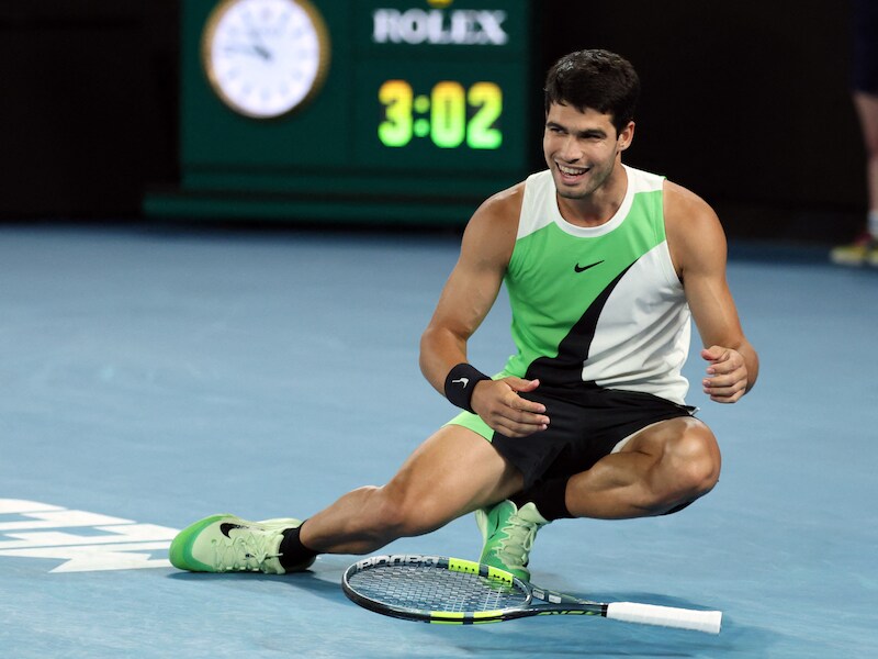 Carlos Alcaraz schrijft geschiedenis: Spanjaard klopt Novak Djokovic in finale en is jongste winnaar ooit van alle grand slams