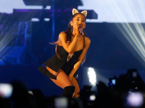 Net nadat Ariana Grande haar concert had afgerond in Manchester, ontplofte maandagavond in de foyer van de arena een bom. 22 mensen kwamen daarbij om het leven.