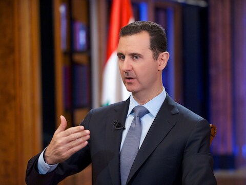 Het is voor het eerst dat de VN president Bashar al-Assad zo nauw in verband brengen met oorlogsmisdaden.