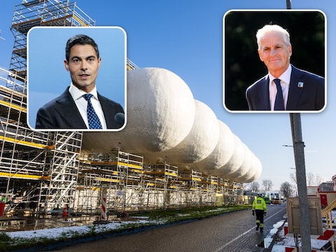 In deze tanks slaat kunstmestfabrikant Yara in Sluiskil CO2 op. Daarna wordt het in de Noorse zeebodem gepompt. Rob Jetten en zijn Noorse collega Støre openen het project maandaag.