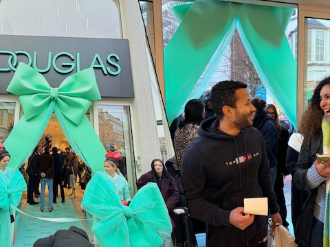 Opening van Douglas-winkel in Hasselt lokt massa volk: “Voor deze goodiebag  sta ik met plezier half de nacht te bibberen” | Hasselt | HLN.be