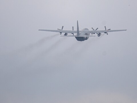 Twee militaire C130's komen vrijdag in actie. Als alles volgens plan loopt,  wil België 400 man evacueren.