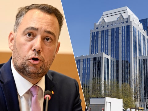 Minister van Buitenlandse Zaken Maxime Prévot (links). Het hoofdkantoor van Euroclear