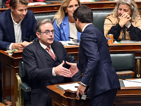 Bouchez en premier De Wever in de plenaire.
