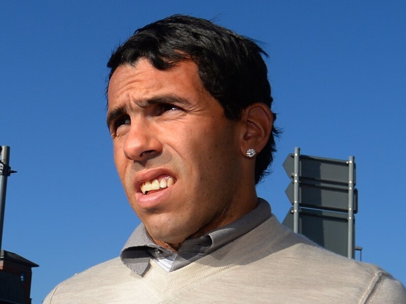 Carlos Tevez vandaag voor het gebouw van de rechtbank in Macclesfield.