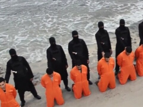 Egyptische christelijke grensarbeiders in Libië werden in februari 2015 door de Libische tak van Islamitische Staat ontvoerd en terechtgesteld. Beelden van de executie gingen de wereld rond. Door het machtsvacuüm in het Noord-Afrikaanse land heeft IS grote gebieden in handen.