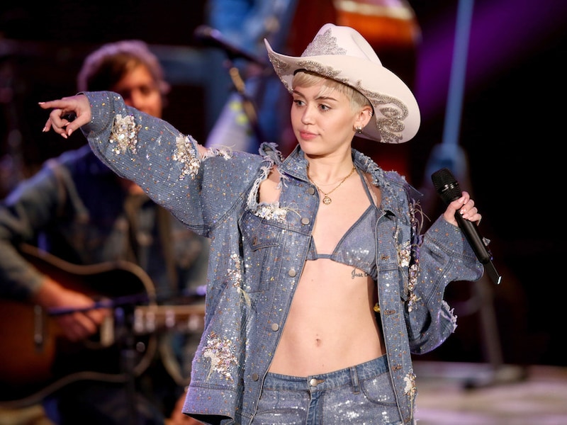 Miley Cyrus tijdens de opnames van MTV Unplugged.