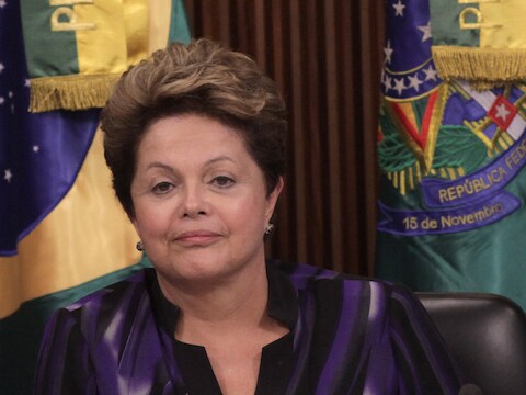 Dilma Rousseff maandag aan het begin van de ontmoeting met gouverneurs en burgemeesters in het presidentieel paleis in Brasilia.