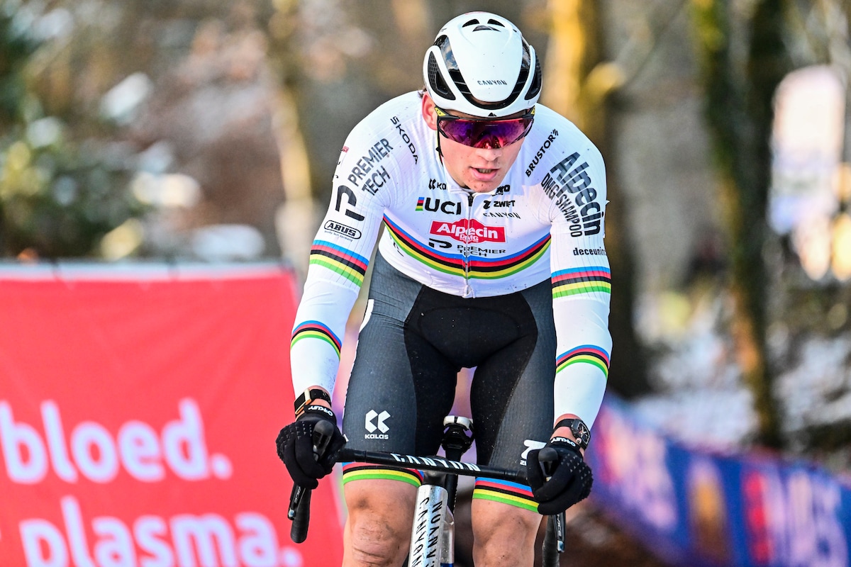 Dominant van start tot finish: Mathieu van der Poel voert stevige solo op  in Kuil van Zonhoven | Veldrijden | HLN.be