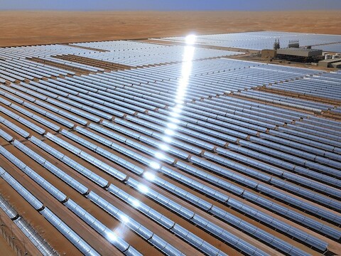 Een zonnecelcentrale in Abu Dhabi.