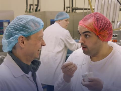 In het derde seizoen van ‘Andermans Zaken’ slaagde Kamal Kharmach erin het tij te keren voor Voerke IJs.