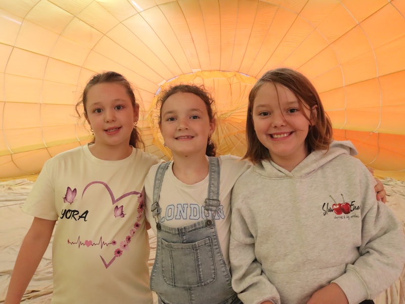 600 leerlingen maken kennis met Vredefeesten in ‘t Bau-huis: “Nog nooit een ballon van zo dichtbij gezien”