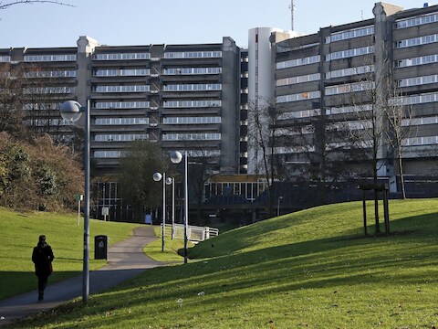 Iedere potentiële student zal door de VUB gescreend worden op hun academische achtergrond.