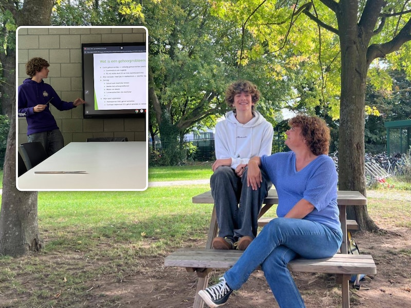 Siebe en zijn mama Ann. Inzet: Siebe gaf een presentatie aan zijn leerkrachten om te tonen hoe het is als leerling met een gehoorprobleem.