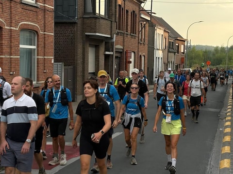 Voor de wandelaars betekende de passage door Opwijk dat ruim de helft van de Dodentocht erop zat