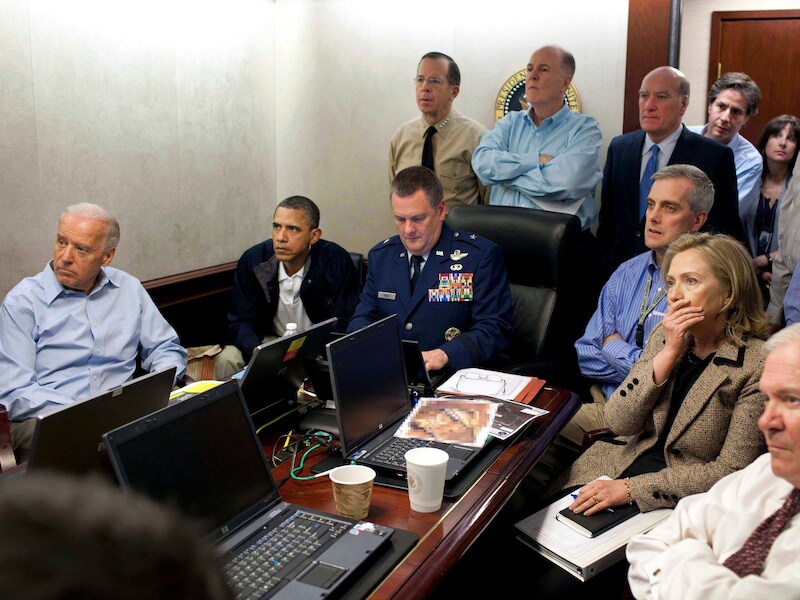 1-2 mei 2011:  toenmalig president Barack Obama en vicepresident Joe Biden volgen in de commandokamer in het Witte Huis de liquidatie-operatie op Osama bin Laden.  Ook Hillary Clinton (toenmalig buitenlandminster) was erbij.