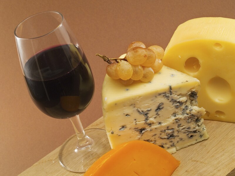 Rode wijn en roquefort: een ideale gezondheidscombinatie?